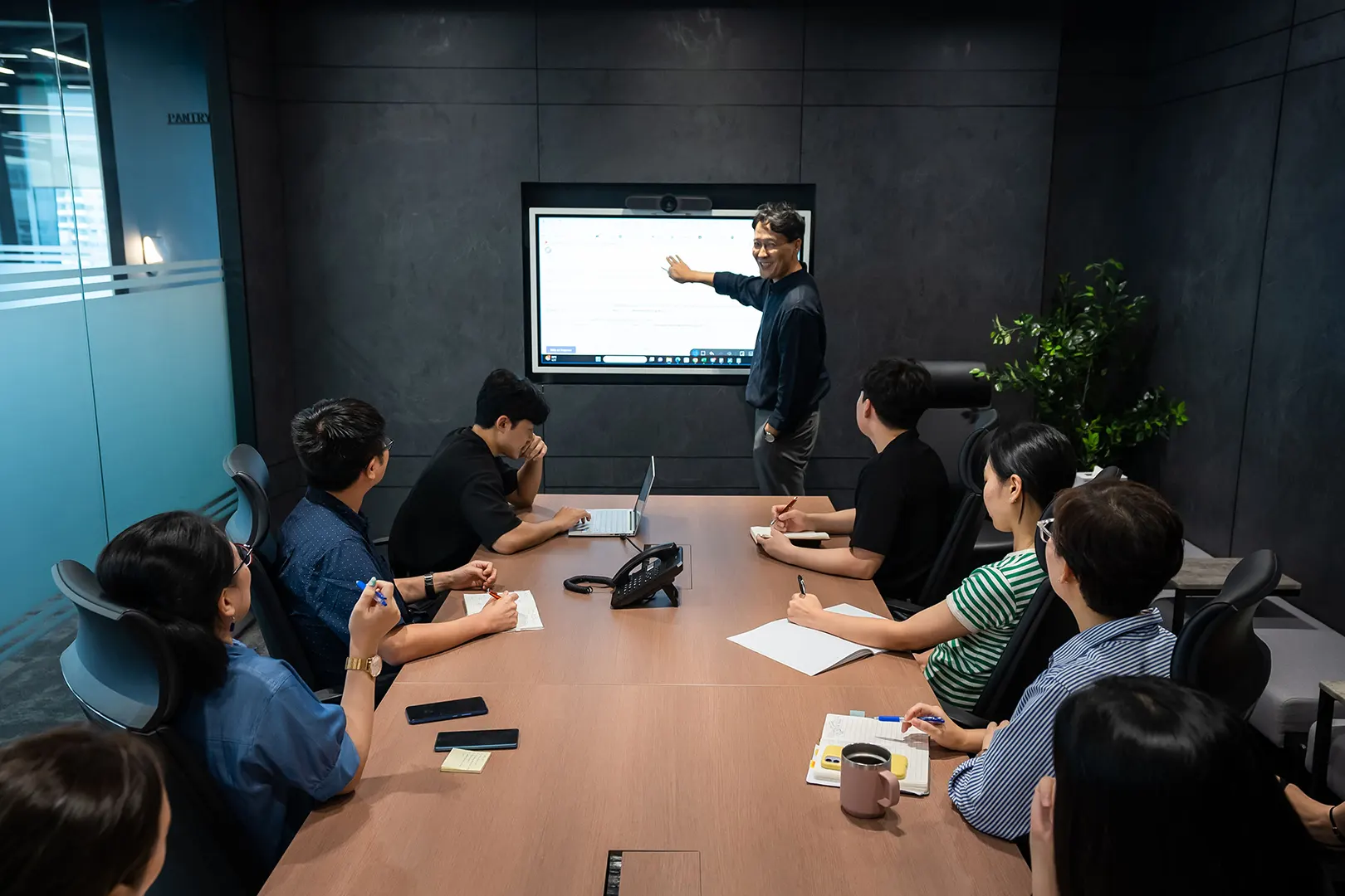 main_slide_bg_2